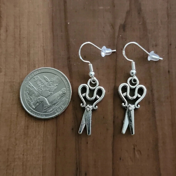 Beauty Scissor Earrings - Picture 1 of 1
